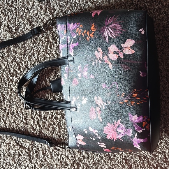 NWT floral purse - Picture 3 of 3